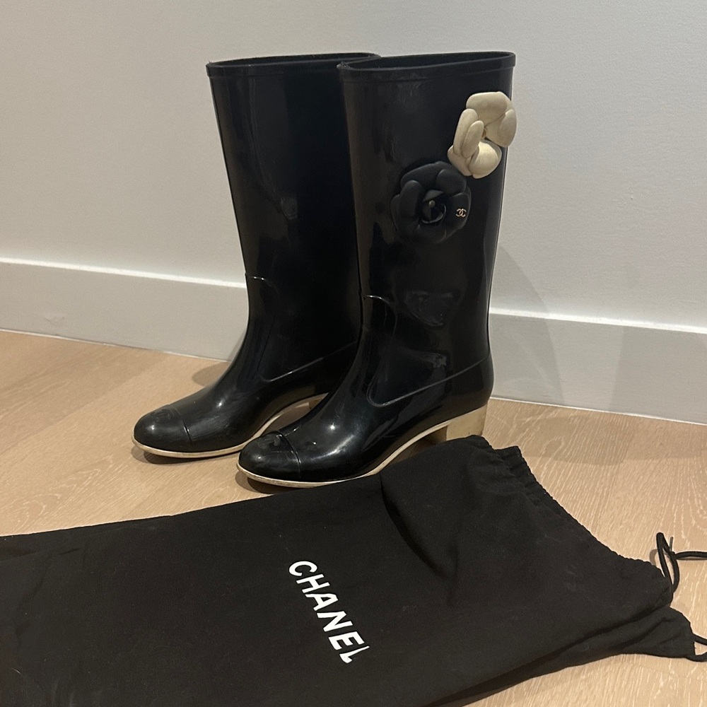 CHANEL Black and Cream Rain Boots